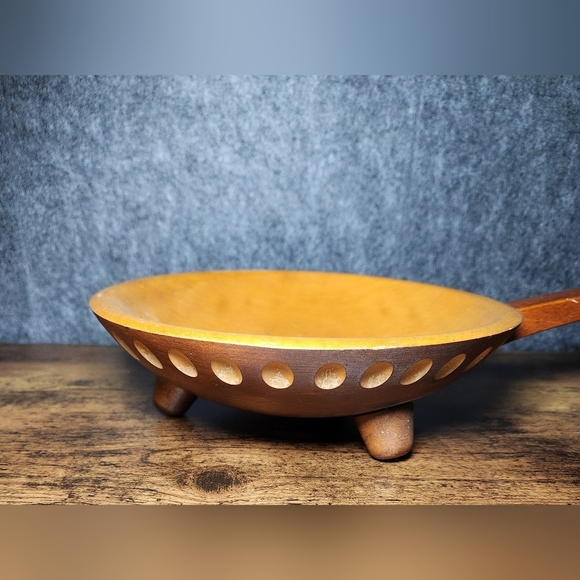 MUNSING Vintage Three-Footed Rustic Hardwood Serving Skillet (Circa 1940s) - Picture 2 of 10